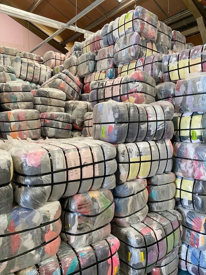 Packed wholesale clothing bales
